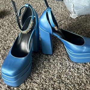 Baby blue velvet 4in heels